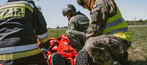 Symulowana awaria Orlika w Przytocznie. Terytorialsi, ratownicy i strażacy ruszyli do akcji